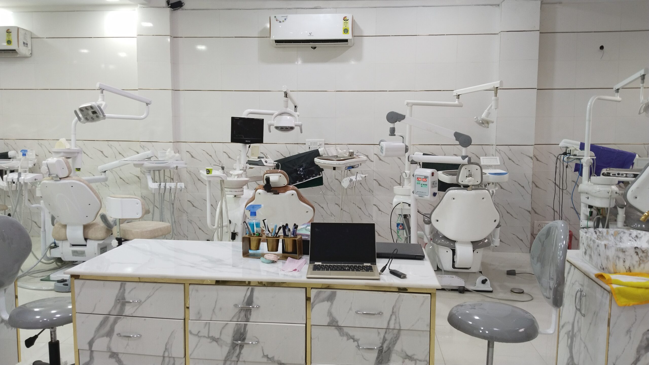 Jain Dental Hospital: Treatment room Picture 13