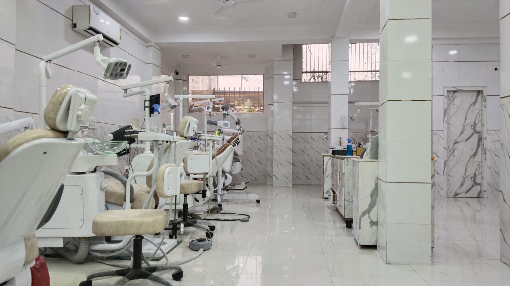Jain Dental Hospital: Treatment room Picture 22
